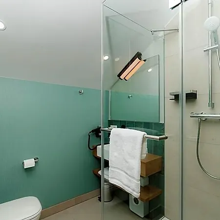 Hotel H24 *