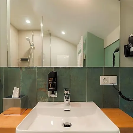 Hotel H24