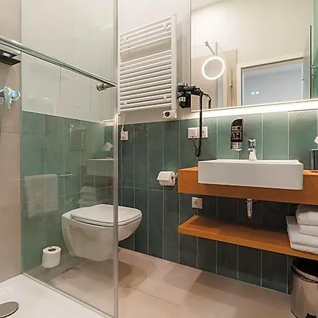 H24 Hotel